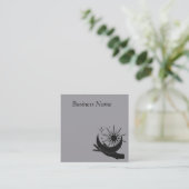 Hand holding moon and sun vierkante visitekaartje (Staand voorkant)