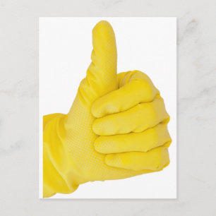 Hand in gele latex handschoen briefkaart
