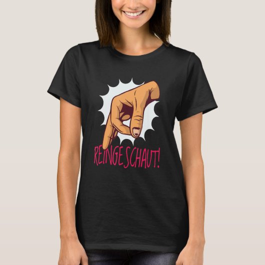 Hand keek naar het ontwerp van de humor game t-shirt (Voorkant)