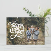 Hand Lettered Fun Gelukkig Nieuwjaar Familie Foto Feestdagenkaart (Staand voorkant)