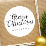 Hand Lettered Merry Christmas Holiday Elegant Ronde Sticker<br><div class="desc">Moderne Kerstmis | Holiday Sticker met een prachtig met de hand geletterd cursief lettertype "Merry Christmas" script. Stuur feestdagvreugde naar je familie en vrienden. Overeenkomende objecten zijn ook beschikbaar.</div>