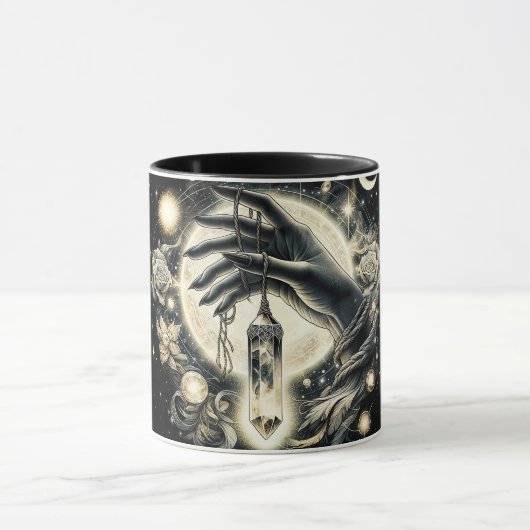 Hand met een kristal onder het maanlicht mok (Midden)