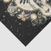 Hand met een kristal onder het maanlicht tissuepapier (Detail)