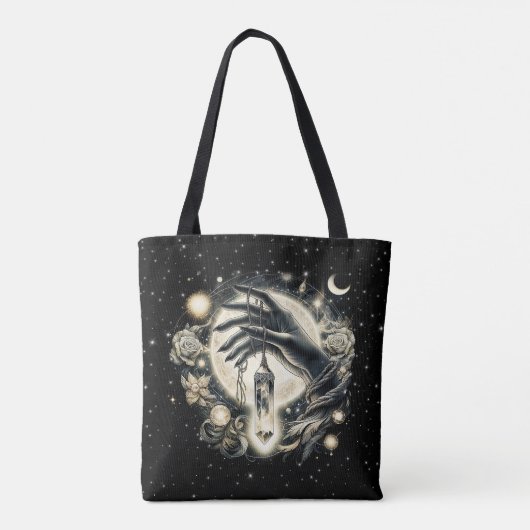 Hand met een kristal onder het maanlicht tote bag (Achterkant)