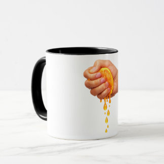 “Hand Squeezing Juicy Orange – Fresh Citrus Mug” Mok