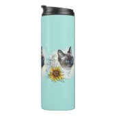 Hand tekening grappige schattige thai kat met bloe thermosbeker (Geroteerd rechts)