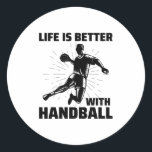 Handbalspeler Sport Team Handballer Funny Gezegde Ronde Sticker<br><div class="desc">Het leven is beter met Handball. Fantastische handbalspelers,  ventilatoren,  touringcars,  instructeurs of iedereen die van handbal,  veldbal,  Tsjechische handbal of Europese handbal houdt.</div>