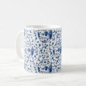 Handbeschilderd blauw en wit Chinoiserie Floral St Koffiemok (Voorkant links)