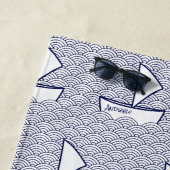 Handdoek op Waves Beach Towel - Small Pattern (In situ)