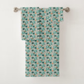 Handdoeken met een turquoise bloempatroon hangen  (Insitu)