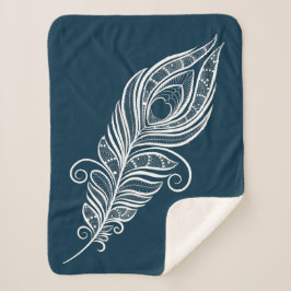 Handdrawn peacock feather in henna style sherpa deken