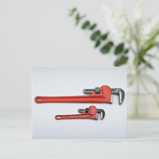 Handelsgereedschap - Twee apenmoersleutels Briefkaart (Staand voorkant)