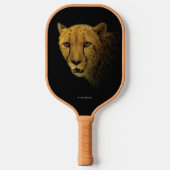 Handelspans met een Magnificante Cheetah Pickleball Paddle (Voorkant)