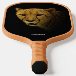 Handelspans met een Magnificante Cheetah Pickleball Paddle