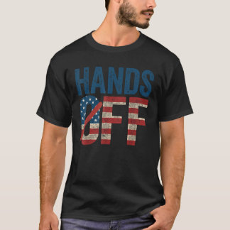 Handen af van Amerikaanse vlag verontruste rechten T-shirt