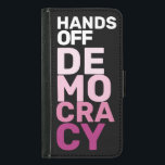 Handen af van democratie Black Hot Pink protesten<br><div class="desc">Uit frustratie, veerkracht en vastberadenheid van mensen die opstaan tegen onderdrukking, probeert dit ontwerp de stemmen te versterken van degenen die vechten voor burgerrechten, gelijkheid en rechtvaardigheid. Ik ben een queer vrouw ondernemer. Ik begrijp dat het belangrijk is om te pleiten voor gemarginaliseerde gemeenschappen. Ik ben toegewijd aan het gebruik...</div>