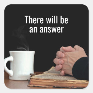 Handen bidden op oude bijbel vierkante sticker