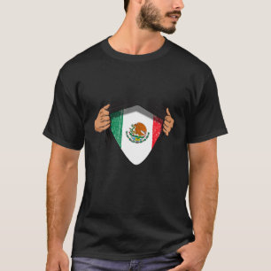 Handen die de Mexicaanse patriottische vlag uitkle T-shirt