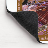 Handen die de muziek maken ..Maak geluk (bruin) Muismat (Hoek)