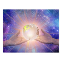 Handen die een gloeiend Wereldbol vasthouden.