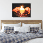 Handen die een kaars met vlam houden canvas afdruk (Insitu (Slaapkamer))