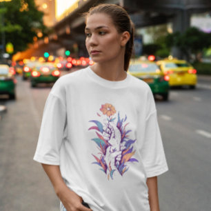 Handen die een ventilator vasthouden t-shirt