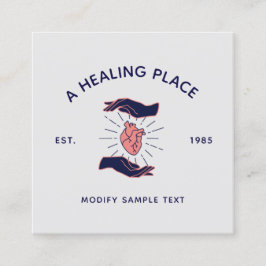 Handen die het menselijk hart vasthouden vierkante visitekaartje