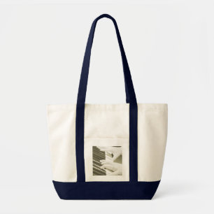 handen die pianotas dragen tote bag