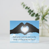 Handen in Heart Shape Silhouette op Blue Sky Briefkaart (Staand voorkant)