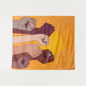 Handen met vuist opgevoed boven gele zon wandkleed (Voorkant (horizontaal))