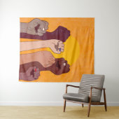 Handen met vuist opgevoed boven gele zon wandkleed (In Situ (horizontaal))