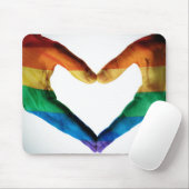 Handen schilderd als regenbooghart muismat (Met muis)