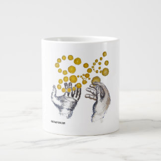 Handen uitgestrekt naar de toekomst grote koffiekop