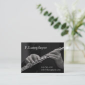 handen van de speler op het bot visitekaartje (Staand voorkant)