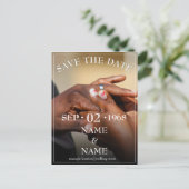 Handen van een bruiloft met een ring briefkaart (Staand voorkant)