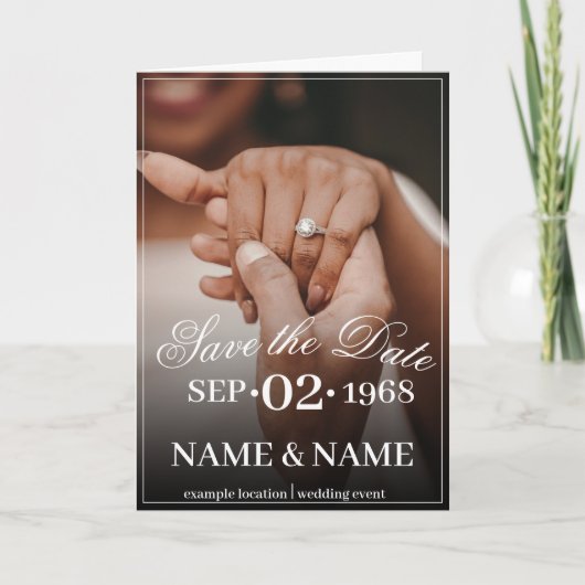 Handen van een bruiloft met een ring feestdagen kaart (Voorkant)