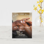 Handen van een bruiloft met een ring kaart (Gele Bloem)
