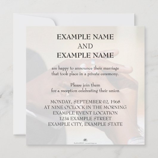 Handen van een bruiloft met ring (Achterkant)