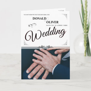 Handen van een Gay Bruiloft Paar met Ringen Kaart