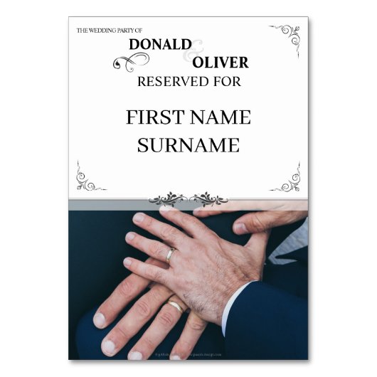 Handen van een Gay Bruiloft Paar met Ringen Kaart (Voorkant)