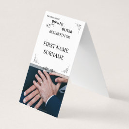 Handen van een Gay Bruiloft Paar met Ringen Kaart