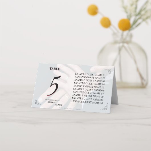 Handen van een Gay Bruiloft Paar met Ringen Plaatskaartje (Voorkant)