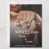 Handen van een gekleurd bruiloft paar met ring (Voorkant)