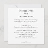 Handen van een gekleurd bruiloft paar met ring (Achterkant)