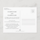 Handen van een gekleurd bruiloft paar met ring aankondigingskaart (Achterkant)