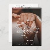 Handen van een gekleurd bruiloft paar met ring informatiekaartje (Voorkant / Achterkant)