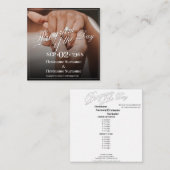 Handen van een gekleurd bruiloft paar met ring informatiekaartje (Voorkant / Achterkant)