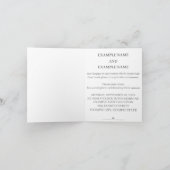 Handen van een gekleurd bruiloft paar met ring kaart (Binnen)