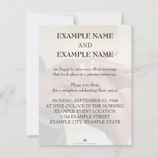 Handen van een gekleurde bruiloft op de ring (Achterkant)