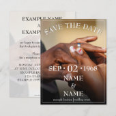 Handen van een gekleurde bruiloft op de ring (Voorkant / Achterkant)